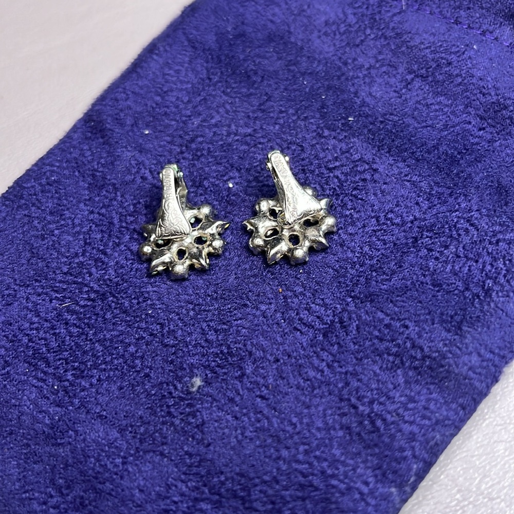 Signed Vintage B. David Sparkle Clip On Earrings - Picture 2 of 2